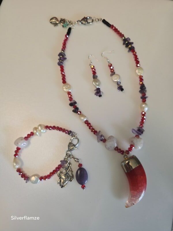 Red Quartz Tooth & Pearl Beaded Necklace Set