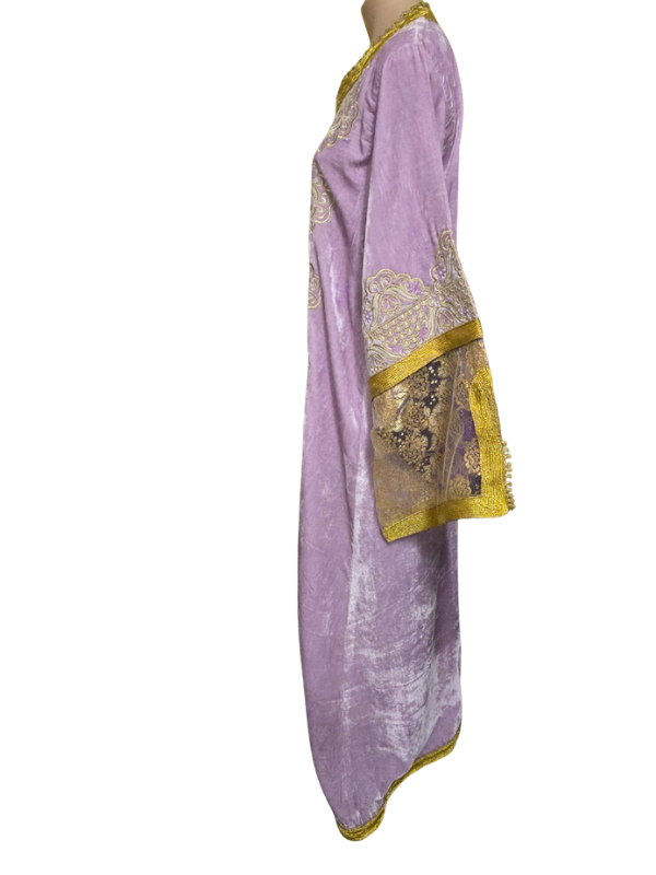Lilac Velvet Gold Embroidered Moroccan Kaftan - Image 4