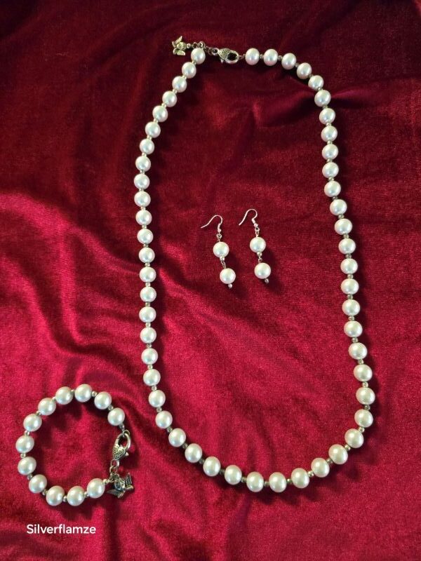 Faux Pearl Handmade Necklace Set - Image 4